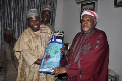 GALADIMA BAUCHI, SURV. IBRAHIM SA’IDU JAHUN fnis PRESENTING A GIFT TO THE REGISTRAR OF SURCON DURING A COURTESY VISIT TO HIS PALACE AT THE EVENT OF THE COUNCIL RETREAT