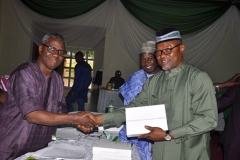 PRESENTATION OF ELECTRONIC TABLETS TO COUNCIL MEMBERS DURING THE 2019 SURCON COUNCIL RETREAT AT YANKARI GAME RESERVE, BAUCHI